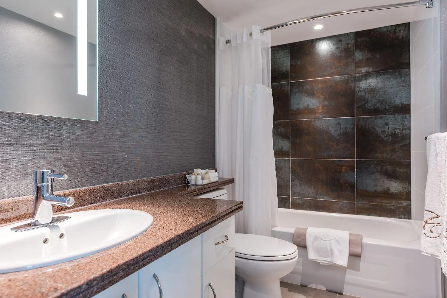 Carmana Hotel & Suites Vancouver