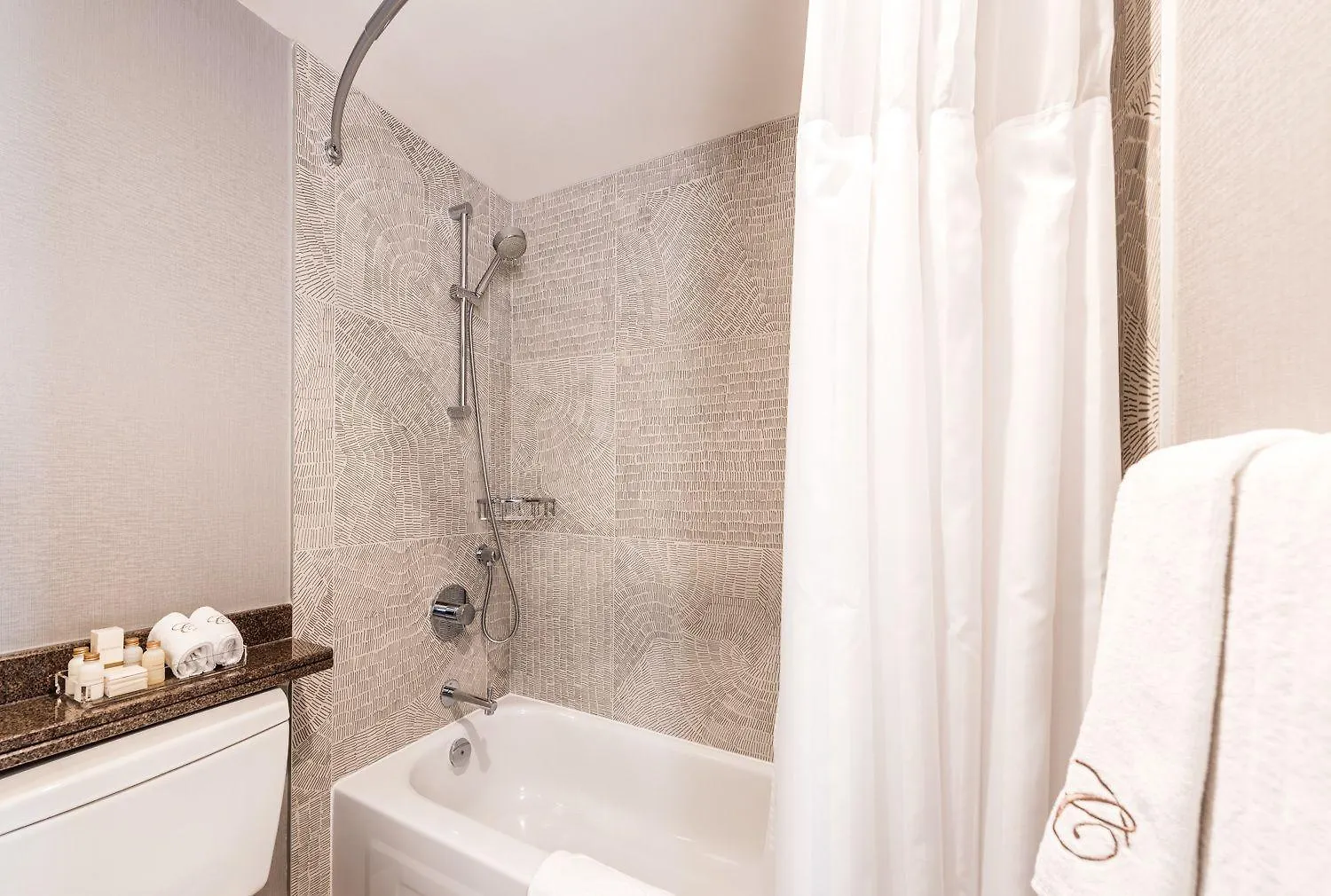 Carmana Hotel & Suites Vancouver