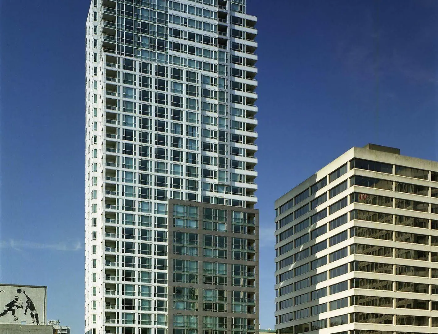 Carmana Hotel & Suites Vancouver