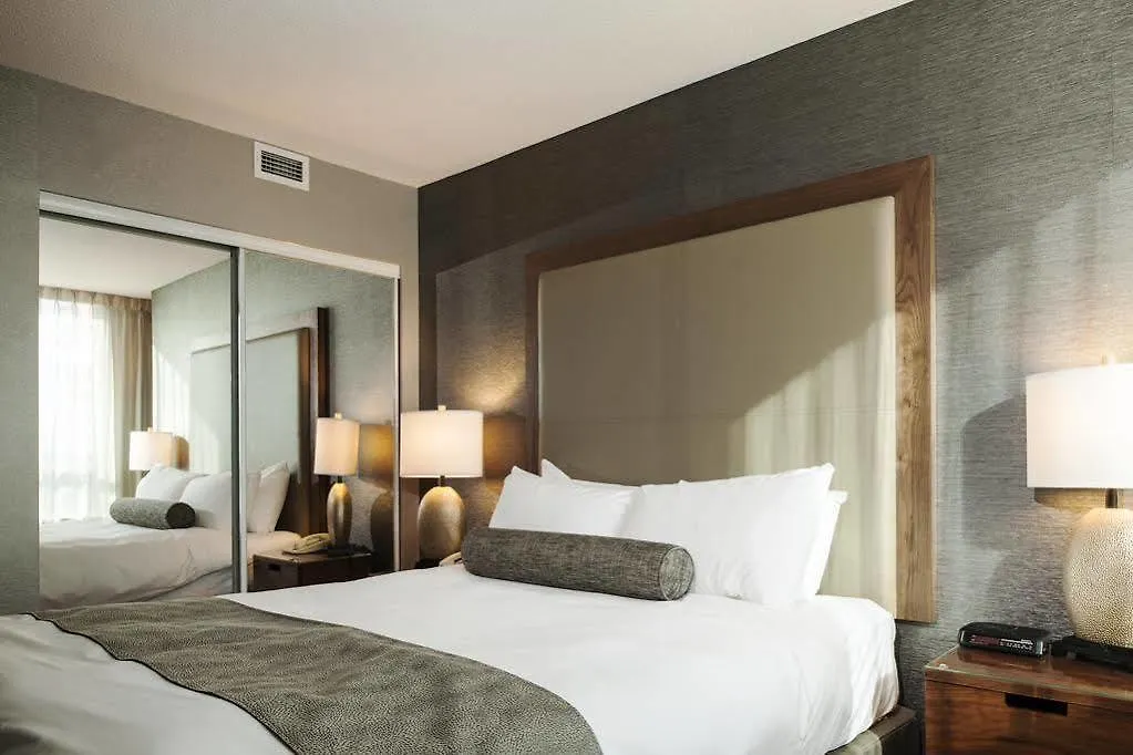 Carmana Hotel & Suites Vancouver
