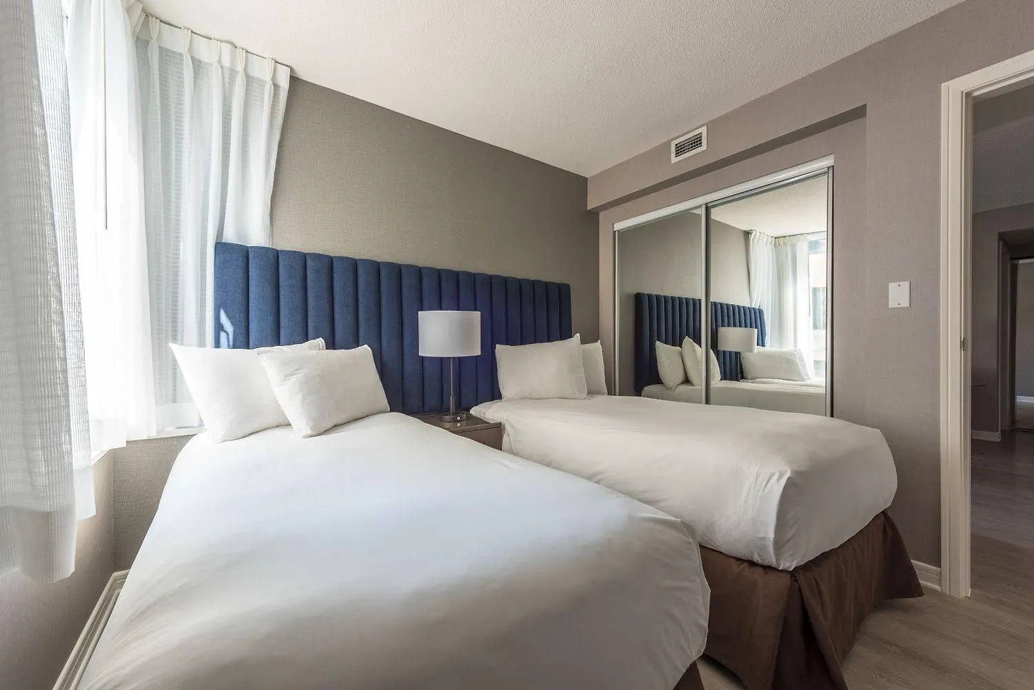 ****  Carmana Hotel & Suites Vancouver Canada