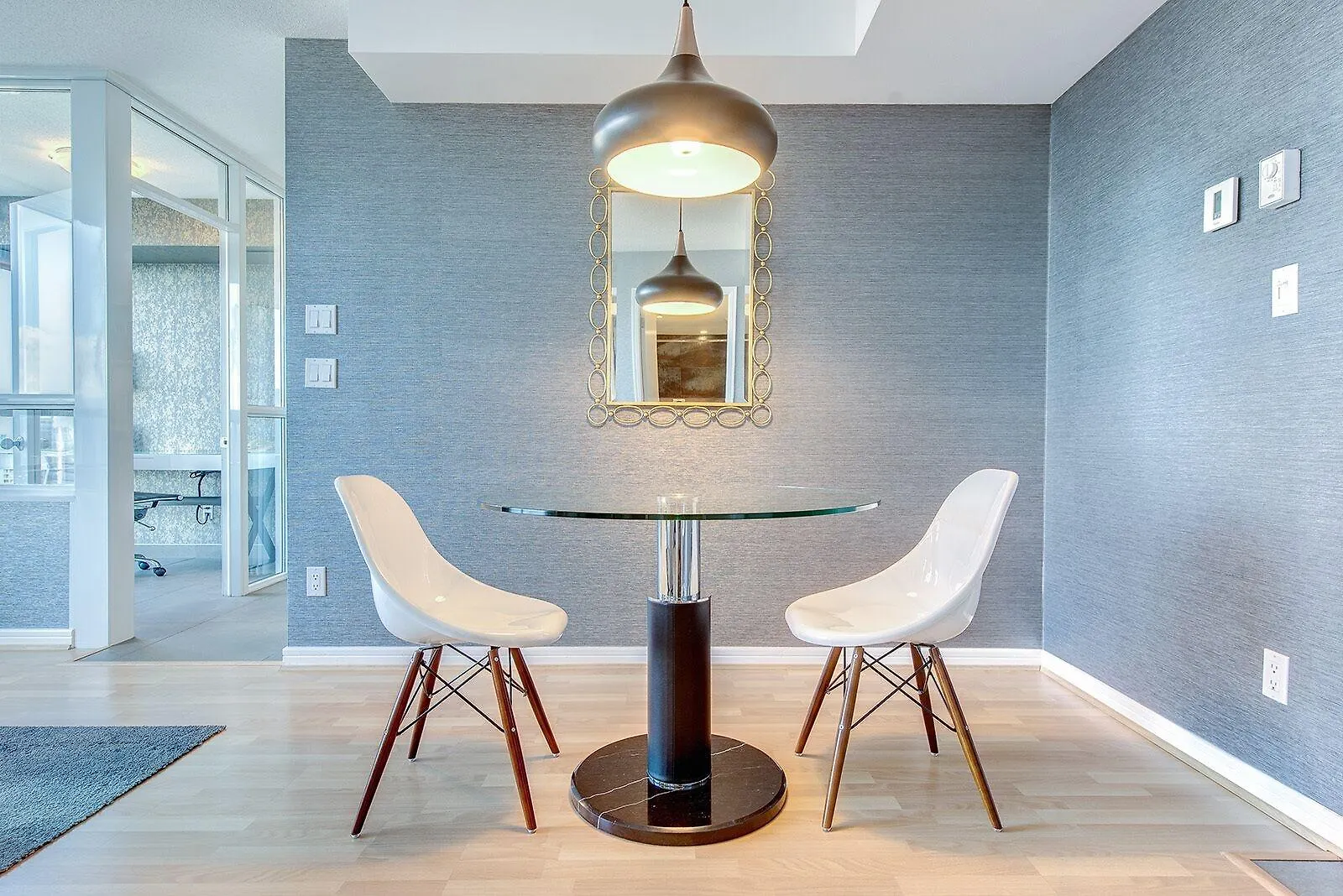 Carmana Hotel & Suites Vancouver Canada
