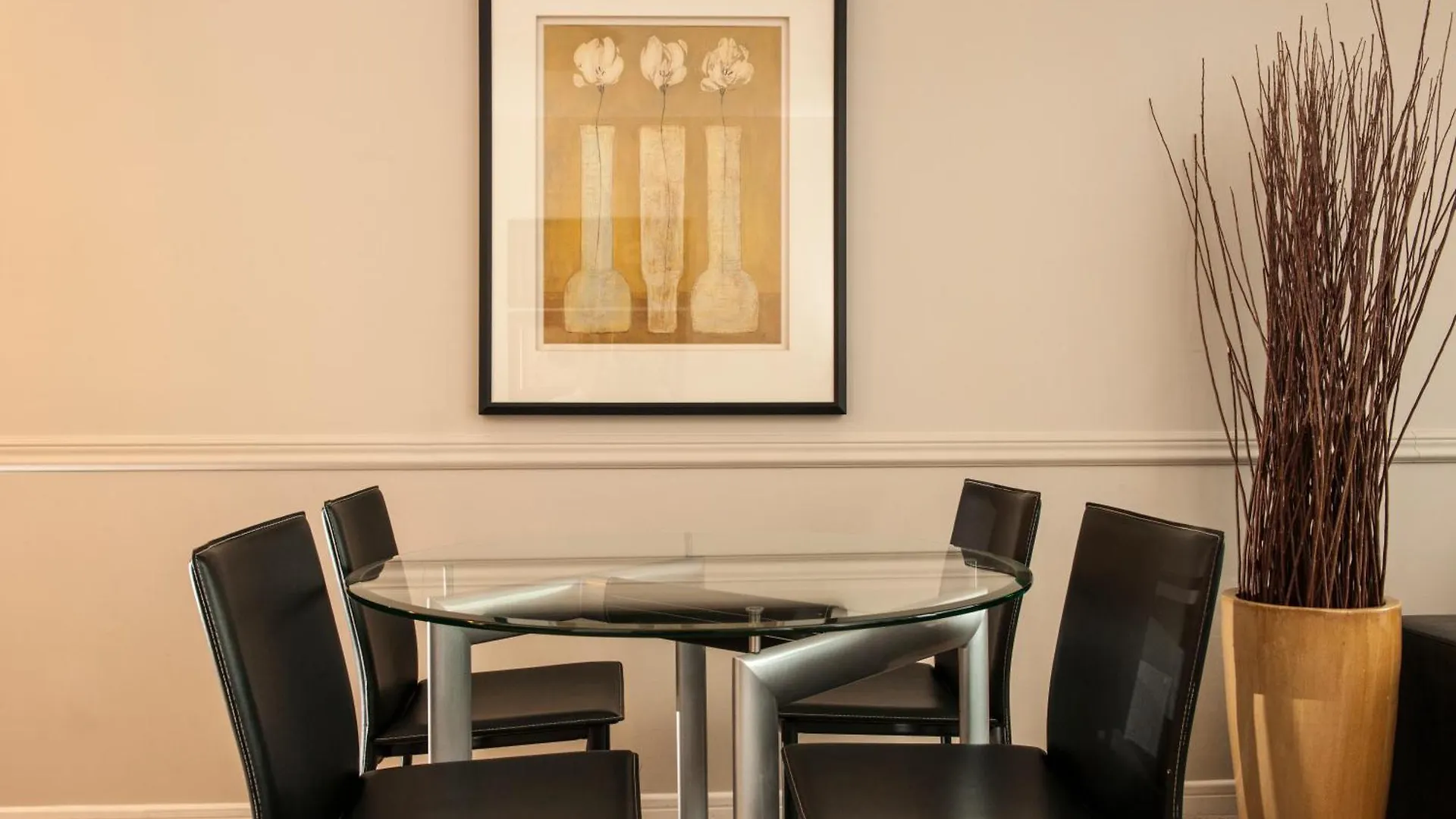****  Carmana Hotel & Suites Vancouver Canada