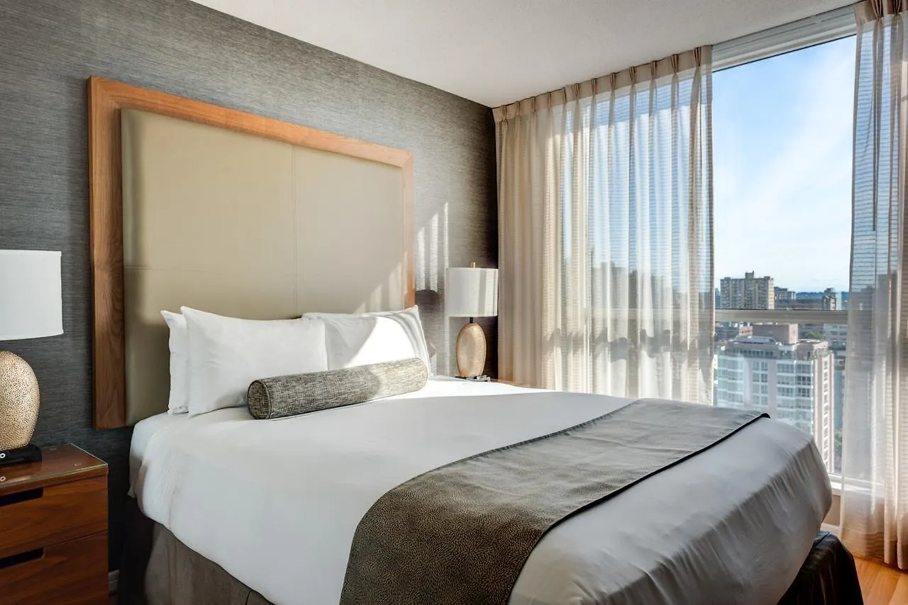 Carmana Hotel & Suites Vancouver 4*,