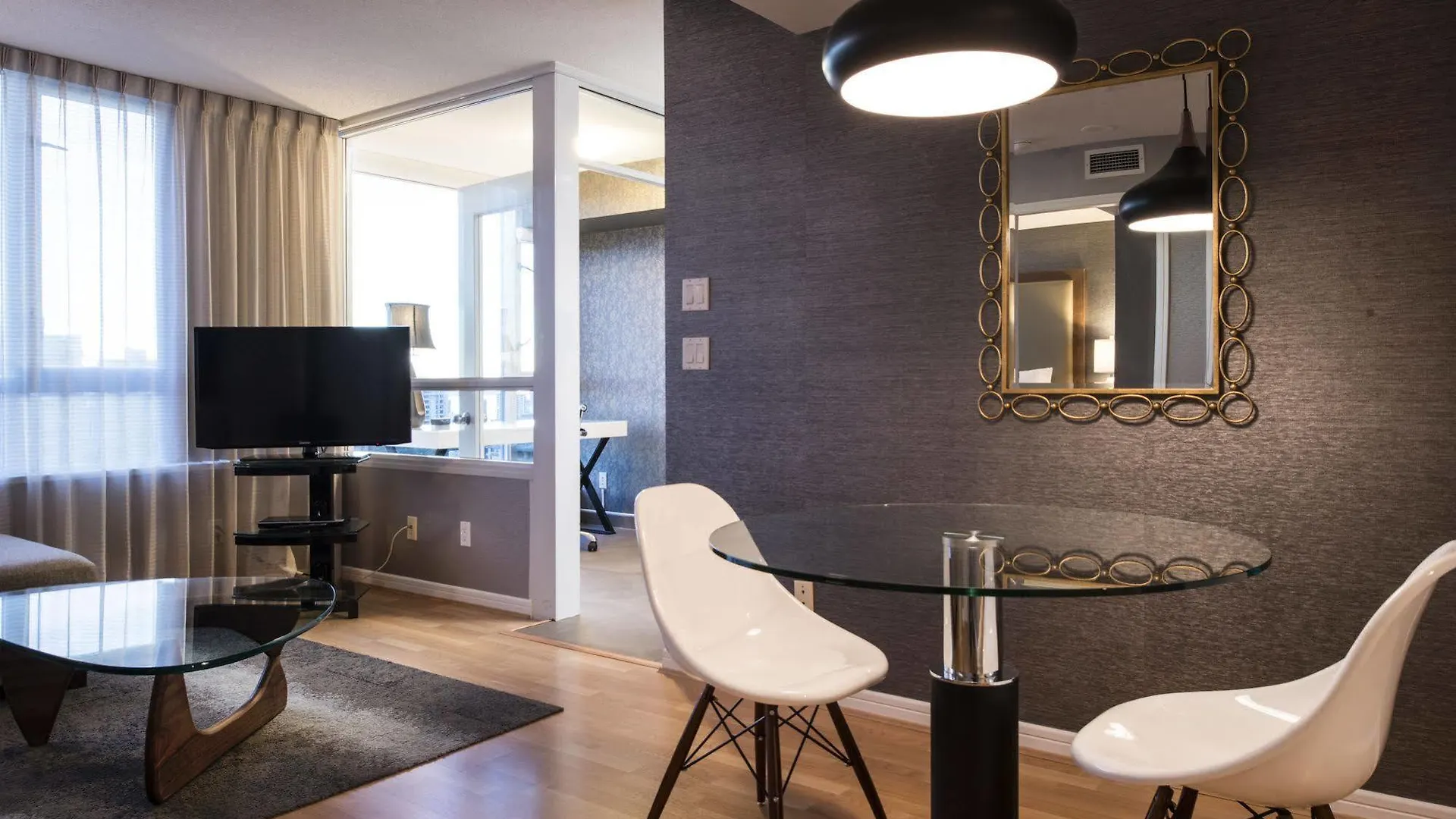 Carmana Hotel & Suites Vancouver