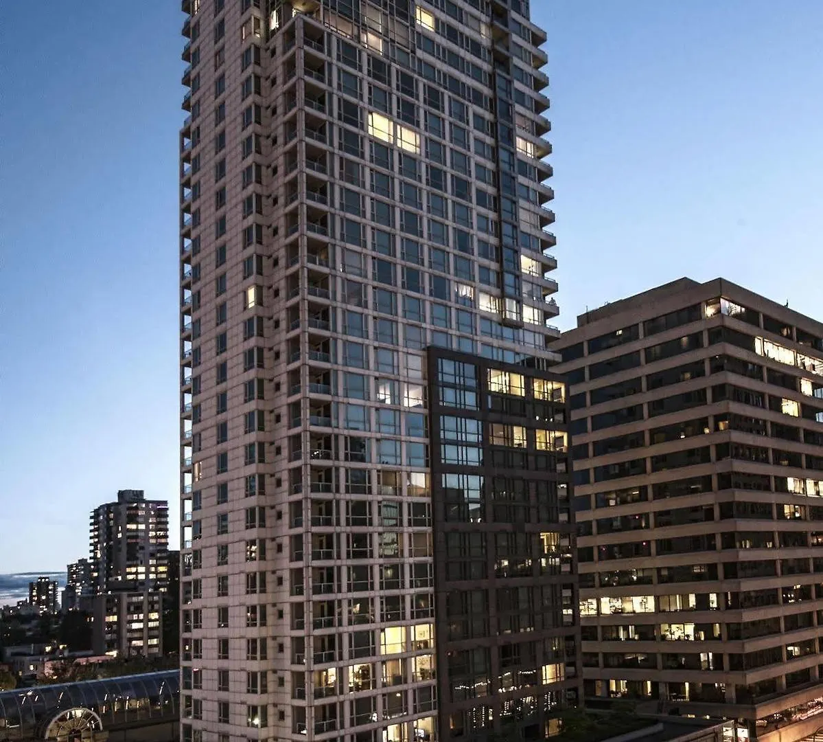 Carmana Hotel & Suites Vancouver