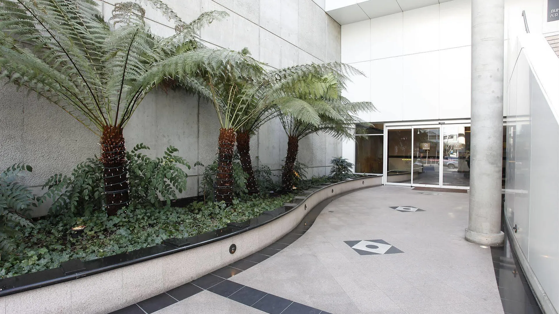 Carmana Hotel & Suites Vancouver 4*,